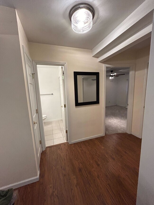 Building Photo - 15 Pointe Cir S