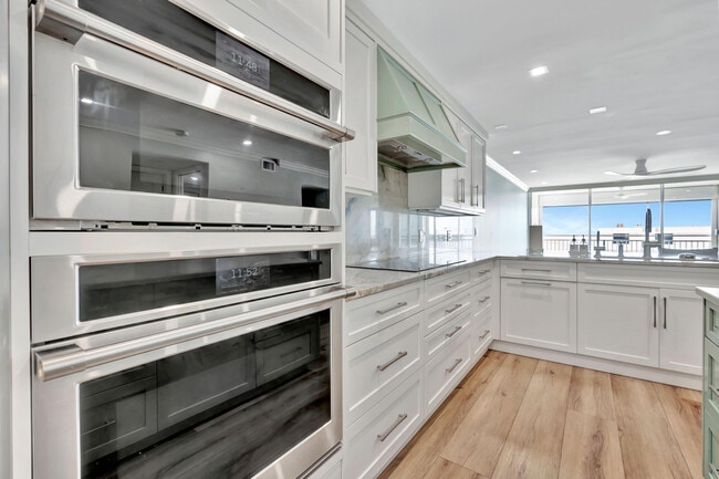 Building Photo - 911 Ocean Dr