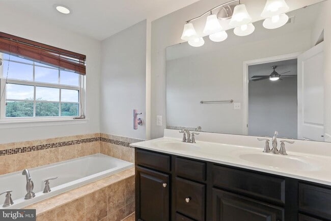 Building Photo - 85 Norwood Dr