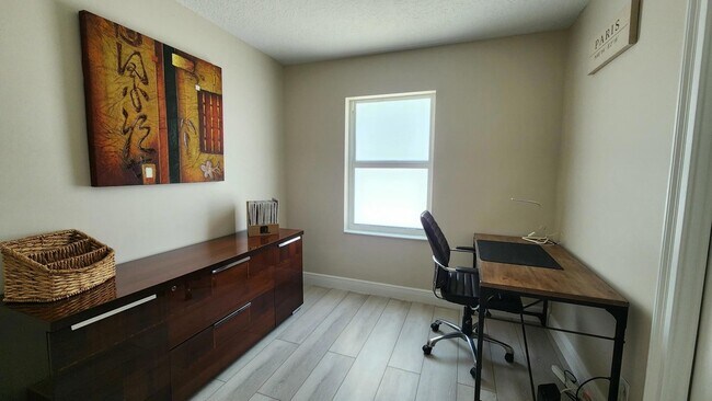 Building Photo - 1851 Corsica Dr