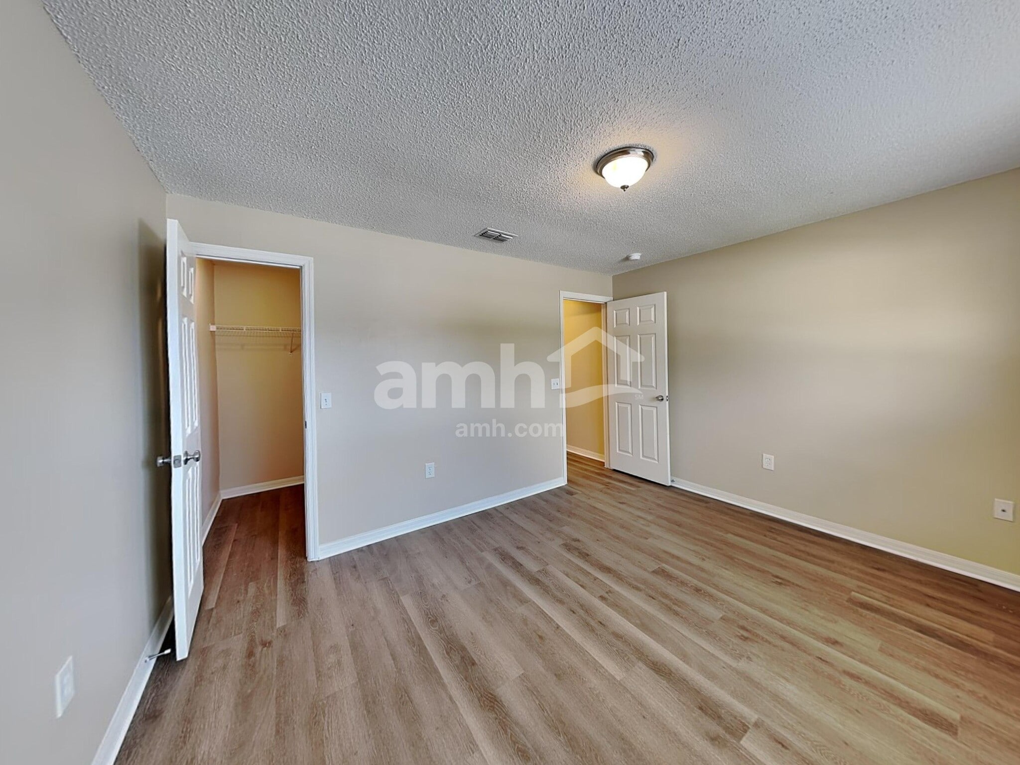 Building Photo - 16027 Dorchester Blvd