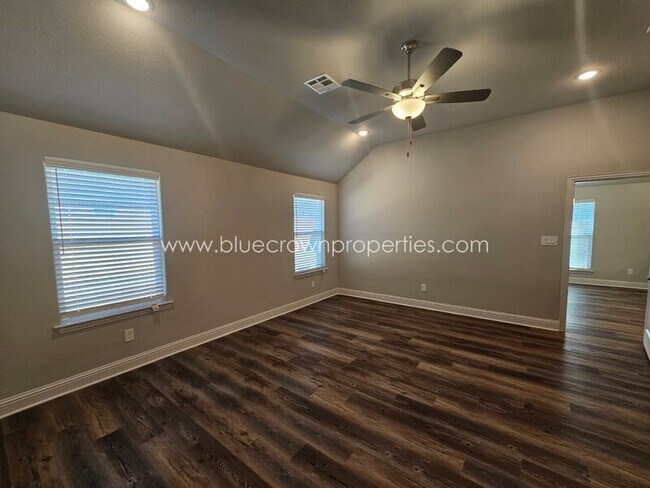 Building Photo - 2903 Tulip Dr