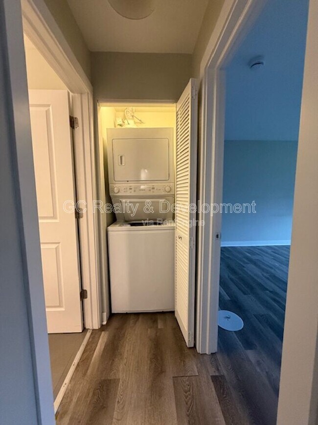 Building Photo - 800 Graceland Ave