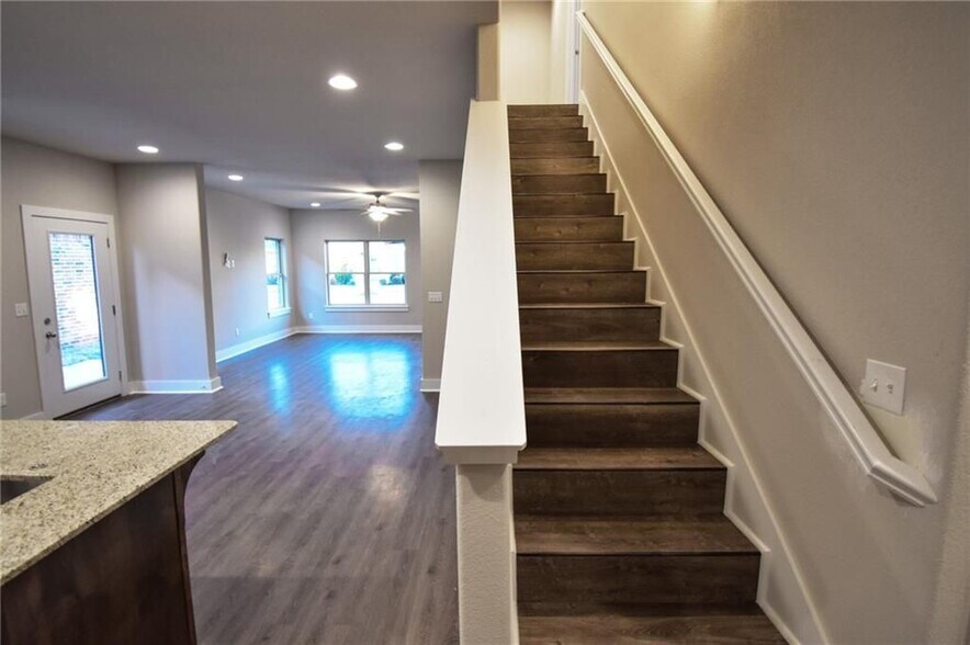 Building Photo - 747 N Malbec Rd