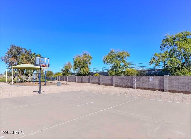 Building Photo - 11275 N 99th Ave
