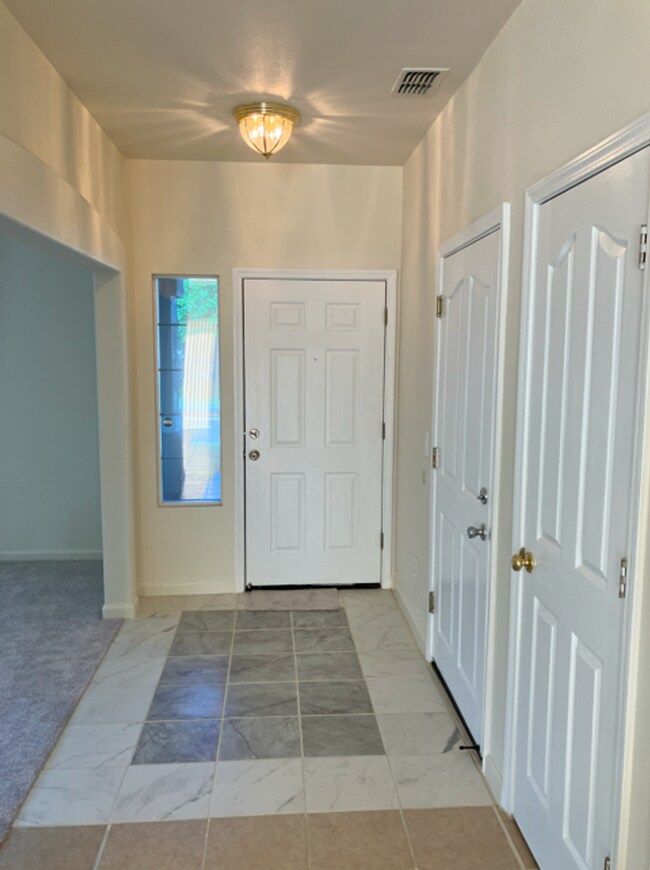 Building Photo - 2913 Esta Ave