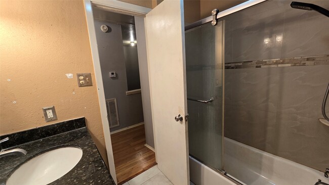 Building Photo - 7913 Grove Ridge Dr