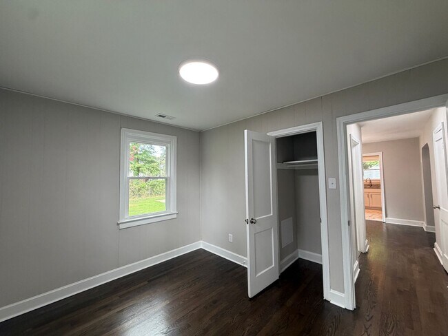 Building Photo - 3912 Pinalto Dr