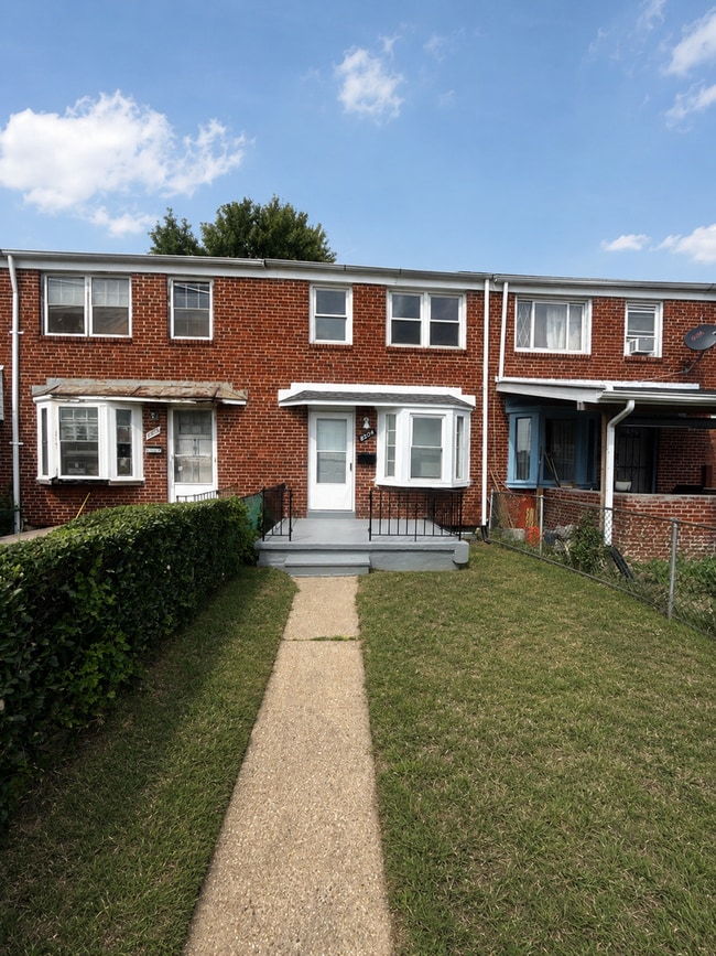 Building Photo - 8204 Kavanagh Rd