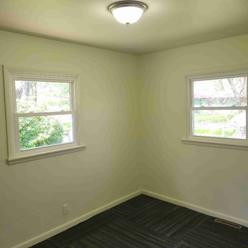 Building Photo - 2050 Reggie Dr