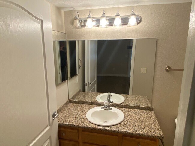 Building Photo - SW!! First floor unit with Balcony!! Gated!! Clubhouse!!  Community pool!! Spa!! Exercise Room!! ...