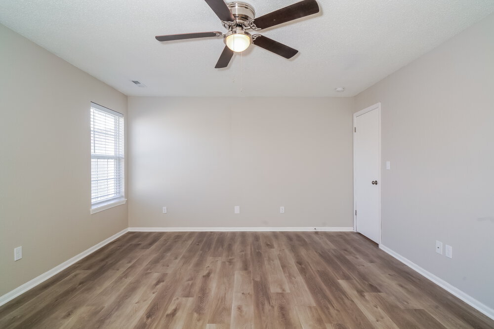 Building Photo - 8336 Country Creek Dr