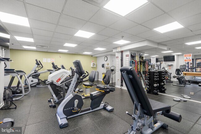 Building Photo - 900 N Stafford St