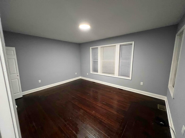 Building Photo - 267 Sargeant St