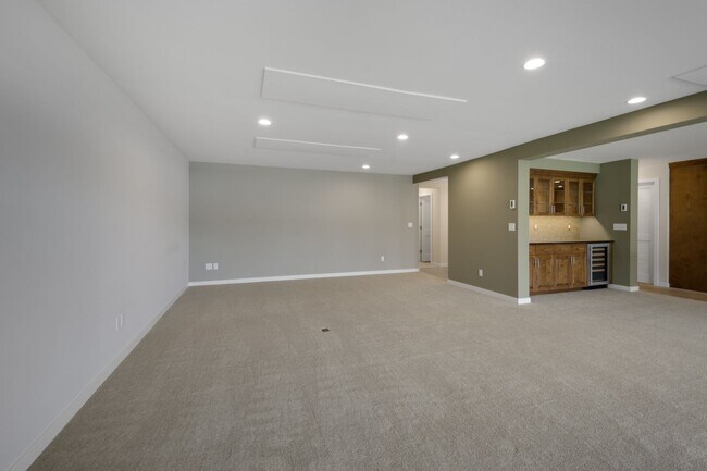 Building Photo - 2bd/2ba Bellevue Condo