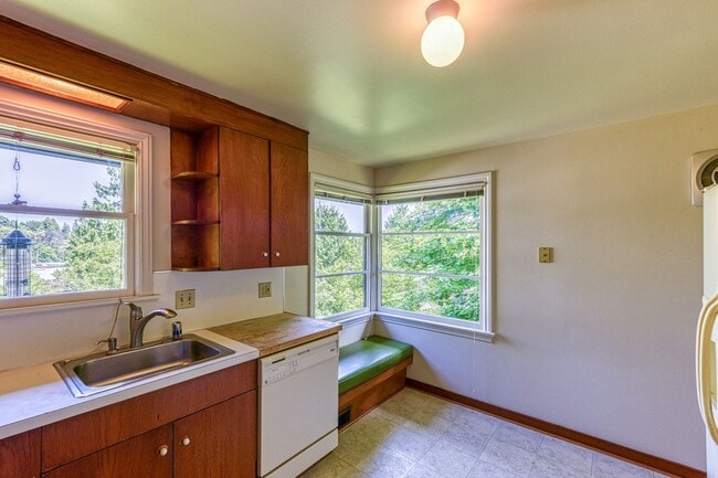 Building Photo - Laurelhurst Home