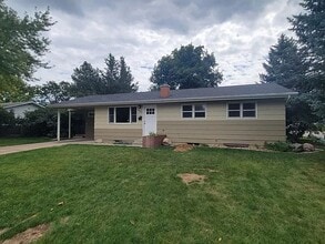 Building Photo - 1321 Lakewood Dr