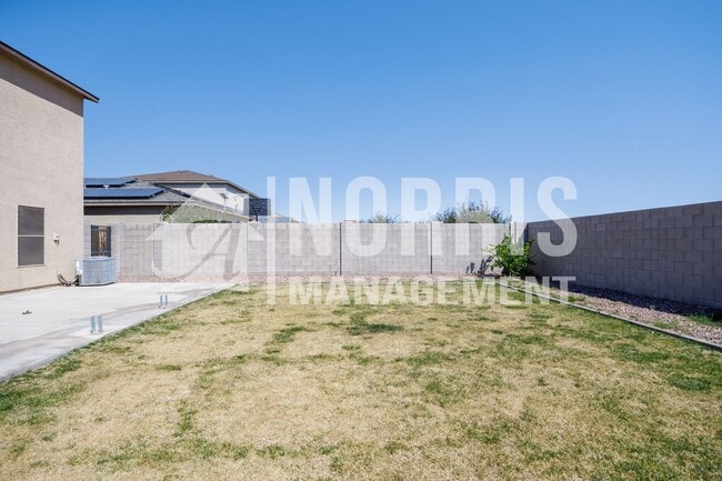 Building Photo - Beautiful Large Home Very Close to Freeway