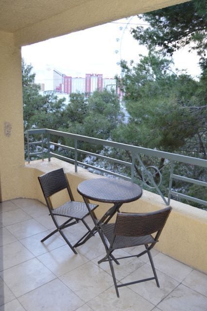 Building Photo - Meridian TOP FLOOR Luxury Condo with Strip/City View.