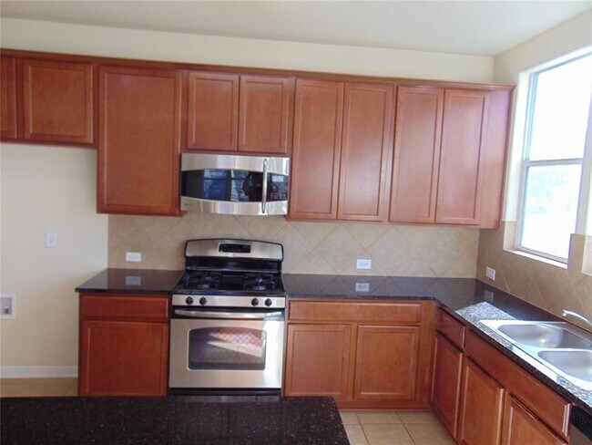 Building Photo - 1076 Sanders