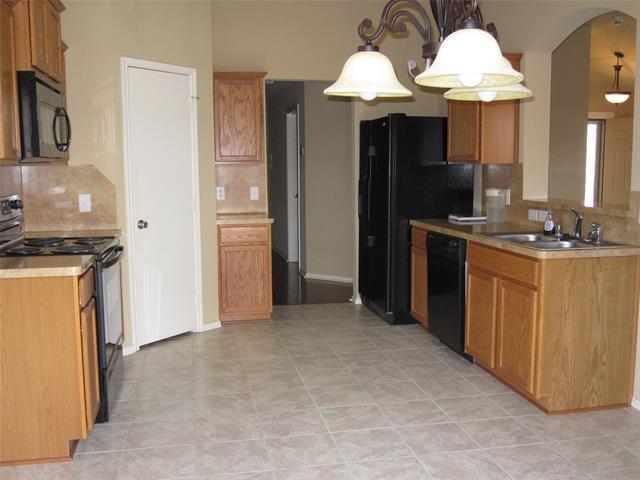 Building Photo - 609 Twin Knoll Dr