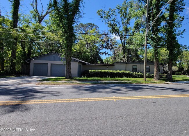 Building Photo - 1003 Brierfield Dr