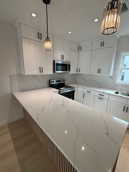 Kitchen - 3509 S Bronson Ave