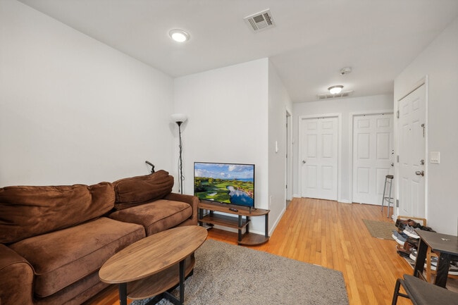 Building Photo - 240.5 South St