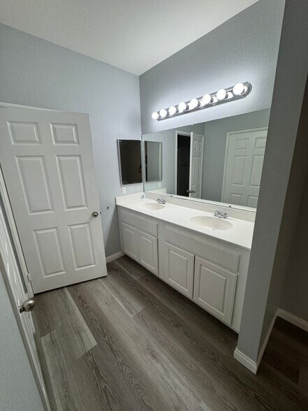 Building Photo - 9728 Marilla Dr