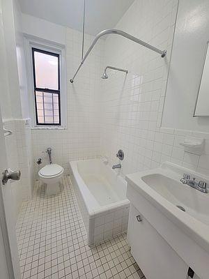 Building Photo - 2 bedroom in BRONX NY 10466