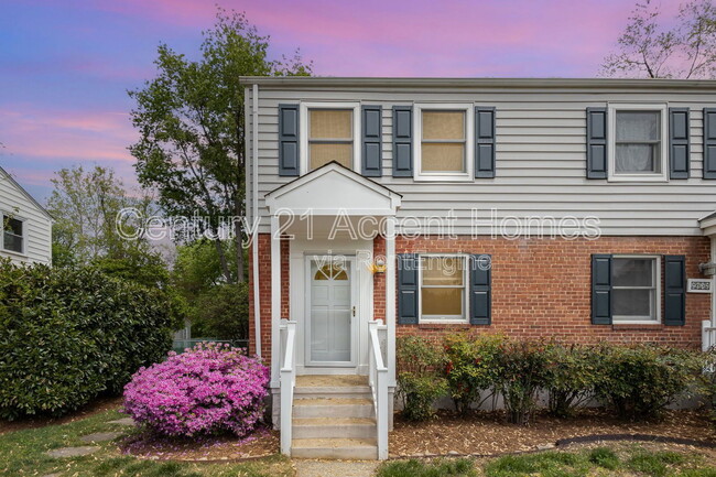 Building Photo - 2034 Arlington Terrace