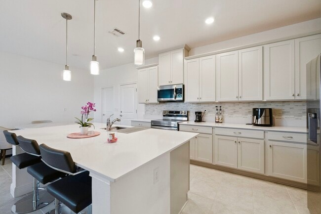 Building Photo - 4847 Cross Pr Pkwy