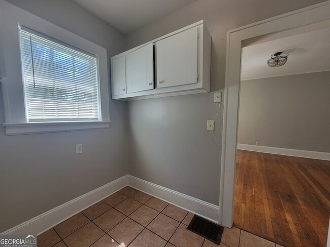Building Photo - 644 Kennolia Dr SW