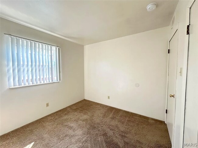 Building Photo - 702 S Lincoln Ave