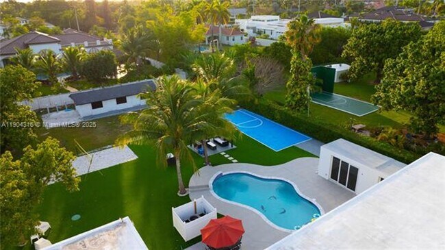 Building Photo - 290 NW 125th Ave