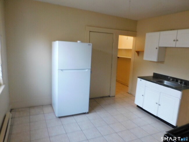 Building Photo - 293 Westland St