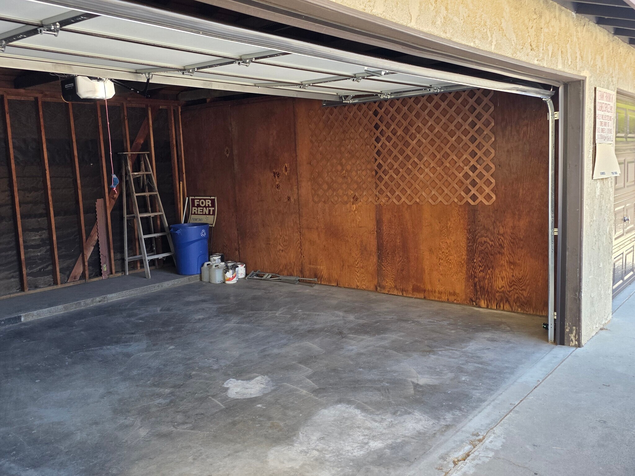 Building Photo - 14747 Woodruff Ave