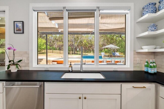 Building Photo - 2600 Arion Cir