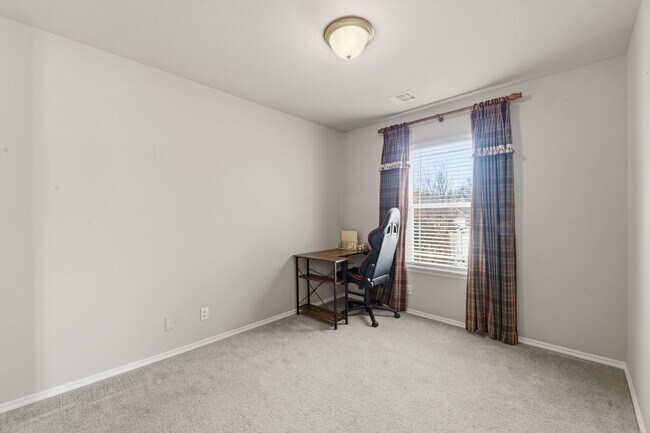 Building Photo - Move-in ready 3 Bed, 2.5 Bath, 3 Car, BA Schools