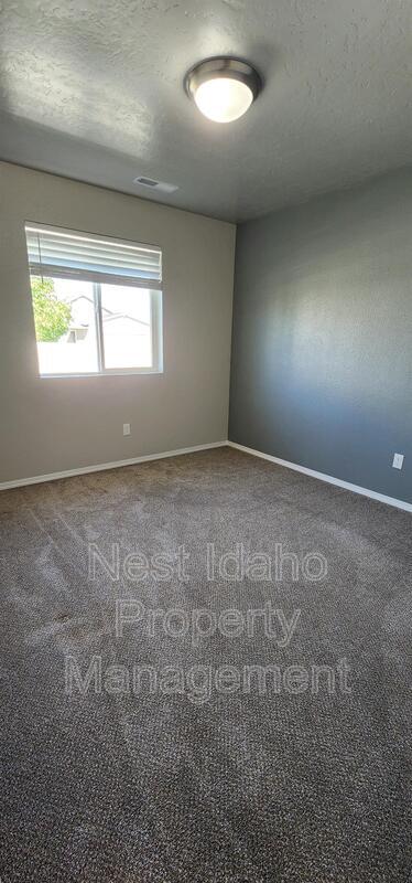 Building Photo - 2316 N Mountain Ash Ave