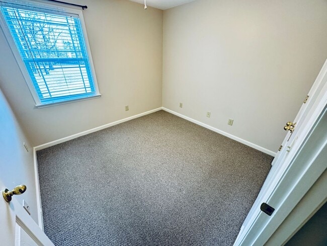 Building Photo - FOR LEASE- CONDO LOCATED IN A 55+ COMMUNITY!