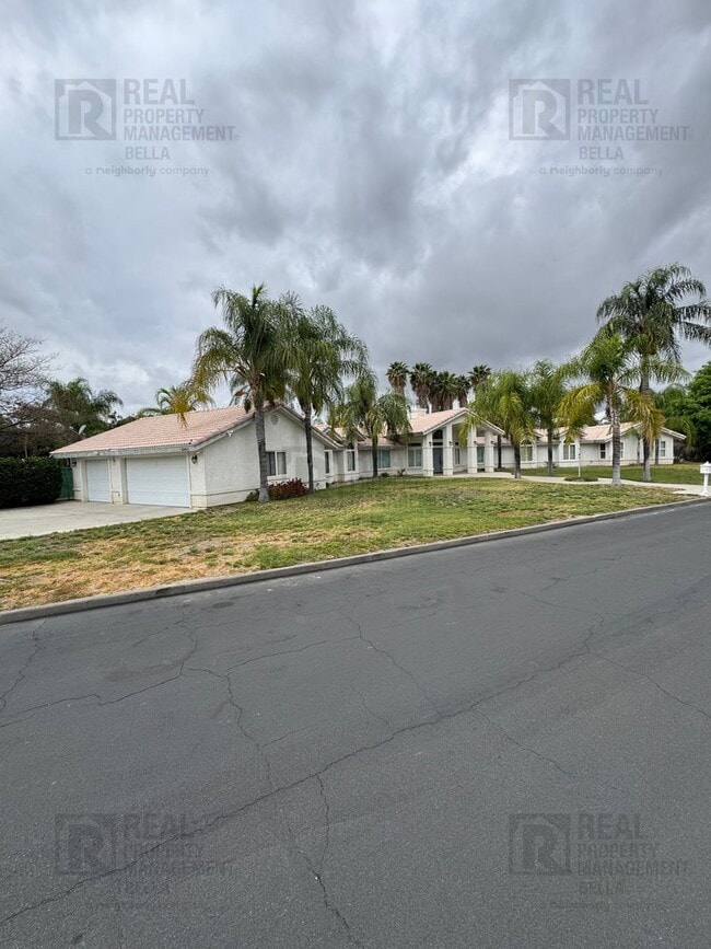 Building Photo - Luxury Living Awaits: Stunning 4-Bedroom Cul-de-Sac Retreat with Pool & Spa in Hemet!