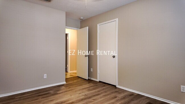 Building Photo - 23919 Clipper Hill Ln