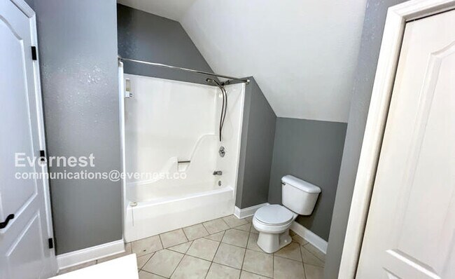 Building Photo - 607 Castle Dr
