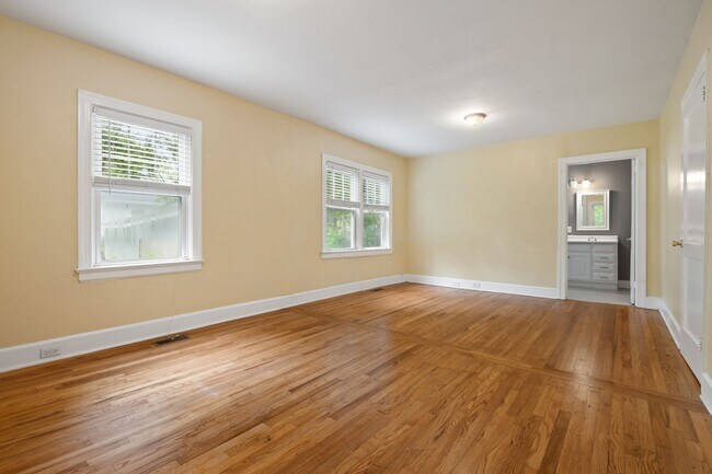 Building Photo - Beautiful Home in Trinity Park