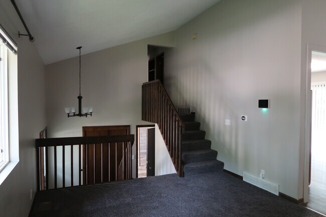 Building Photo - 2303 Nottingham Dr