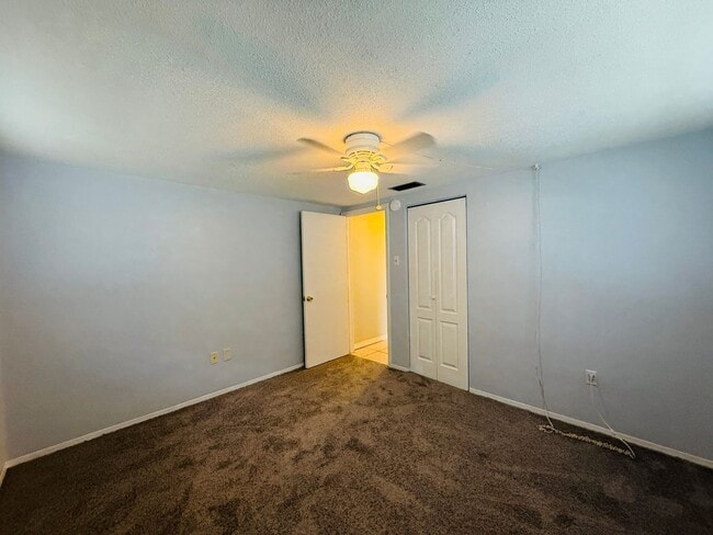 Building Photo - 7910 Lilac Dr