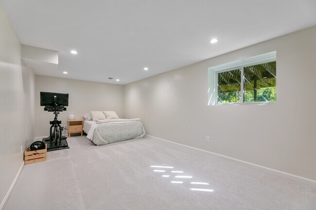 Building Photo - 645 US-12