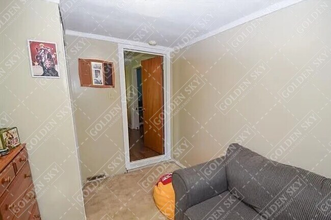 Building Photo - 2605 N Maplewood Ave