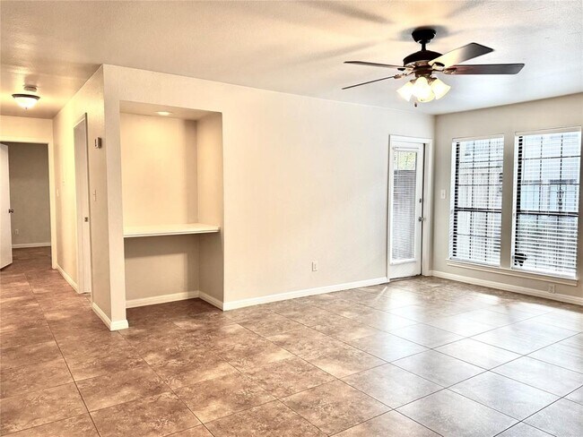 Building Photo - 1202 Thorpe Ln